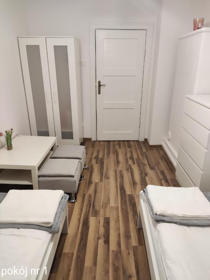Mieszkanie Blisko Targow Poznanskich Apartment Luaran gambar